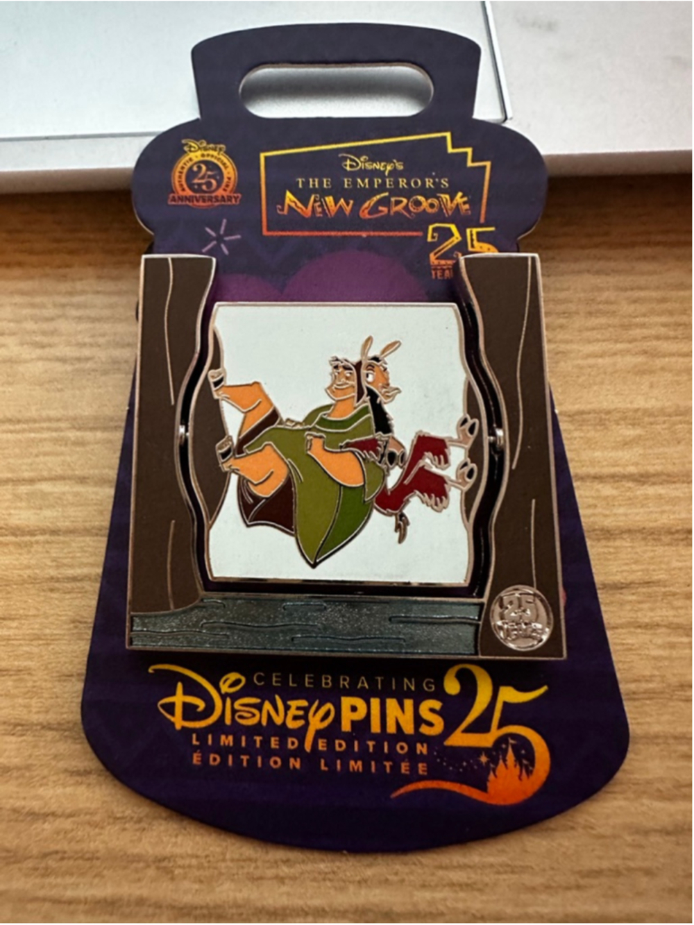 KUZCO AND PACHA SPINNER PIN THE EMPEROR'S NEW GROOVE 25TH ANNIVERSARY LE 1600